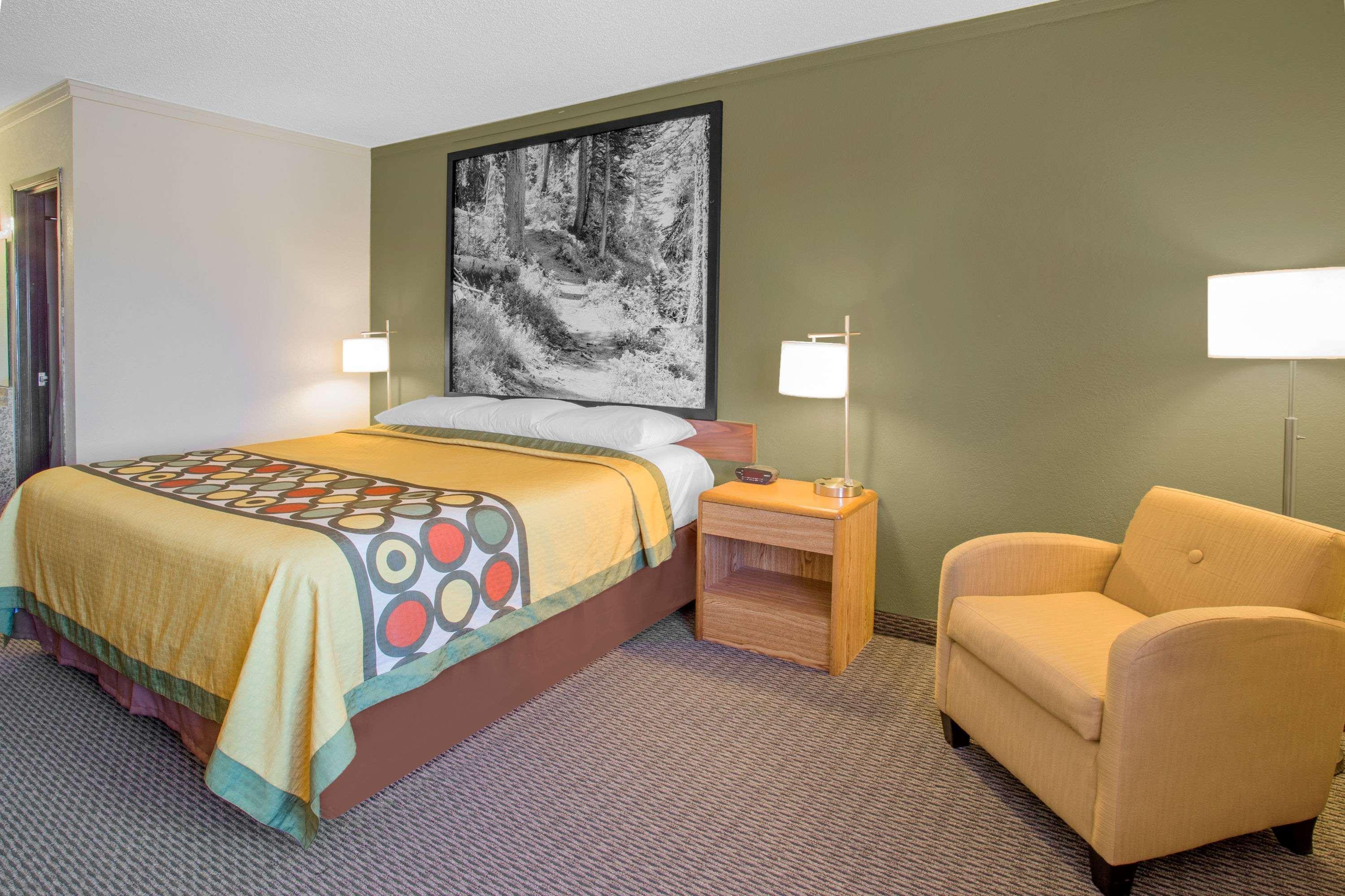 ซูเปอร์ 8 บาย วินด์แฮม วินด์เซอร์/แมดิสัน นอร์ท Hotel วินซอร์ ภายนอก รูปภาพ