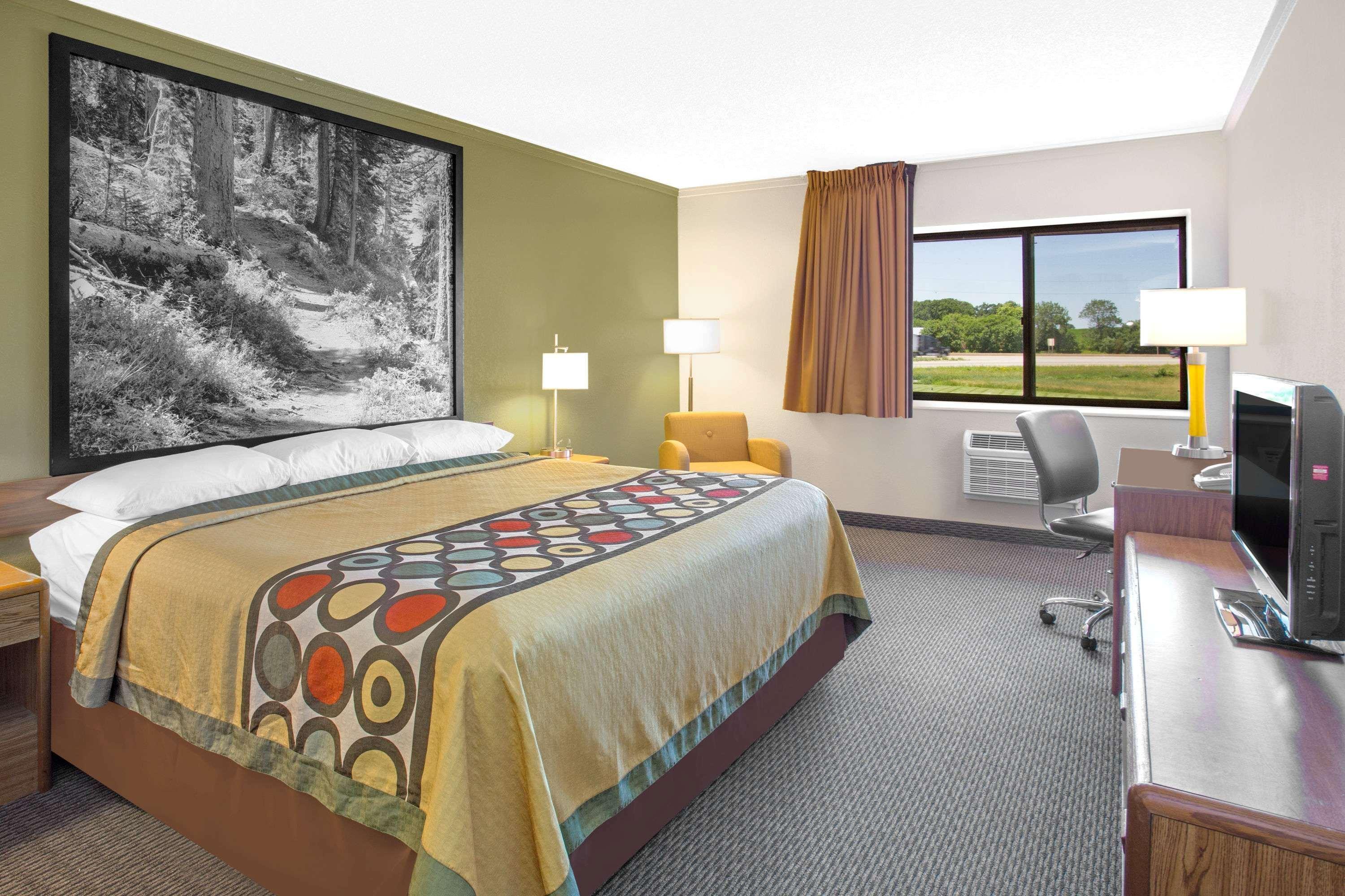 ซูเปอร์ 8 บาย วินด์แฮม วินด์เซอร์/แมดิสัน นอร์ท Hotel วินซอร์ ภายนอก รูปภาพ