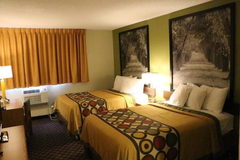 ซูเปอร์ 8 บาย วินด์แฮม วินด์เซอร์/แมดิสัน นอร์ท Hotel วินซอร์ ภายนอก รูปภาพ